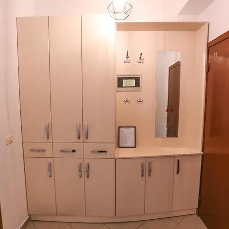Views - Comfy And Spacious Apartment