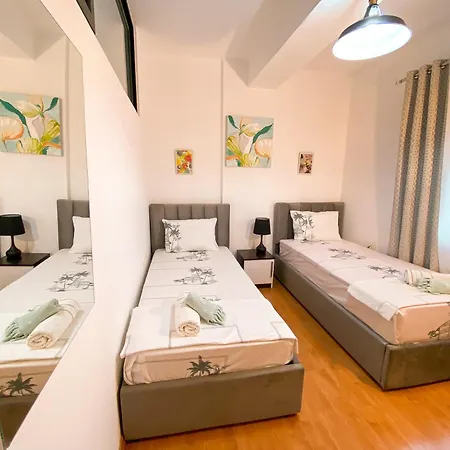 Views - Comfy And Spacious Apartment
