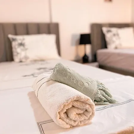 Views - Comfy And Spacious Apartment