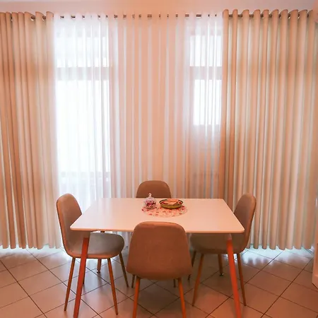 Apartment Views - Comfy And Spacious *